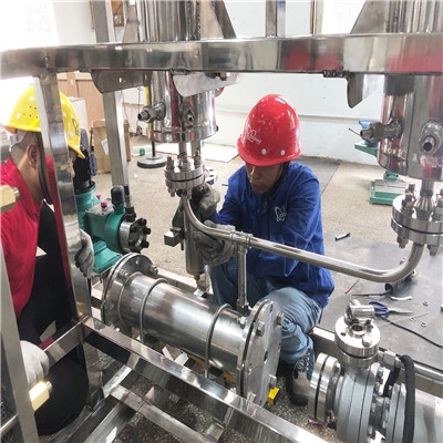 Marco de equipo auxiliar para la producción de hidrógeno a partir del sistema de tratamiento de líquido de gas de agua electrolítico
