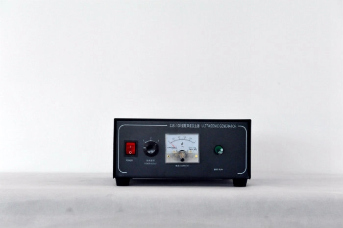 Generador ultrasónico analógico de 100 W para tarjeta inteligente que suelda la incrustación de 60 khz
