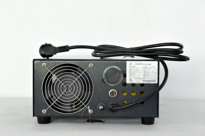 Generador ultrasónico analógico de 100 W para tarjeta inteligente que suelda la incrustación de 60 khz