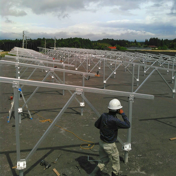 Sistema de montaje de panel solar de tierra