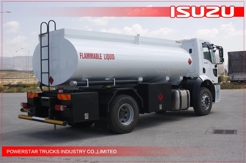 Transporte del tanque de aceite de acero al carbono Isuzu de 15000L Ghana para entrega de petróleo ligero/diésel
