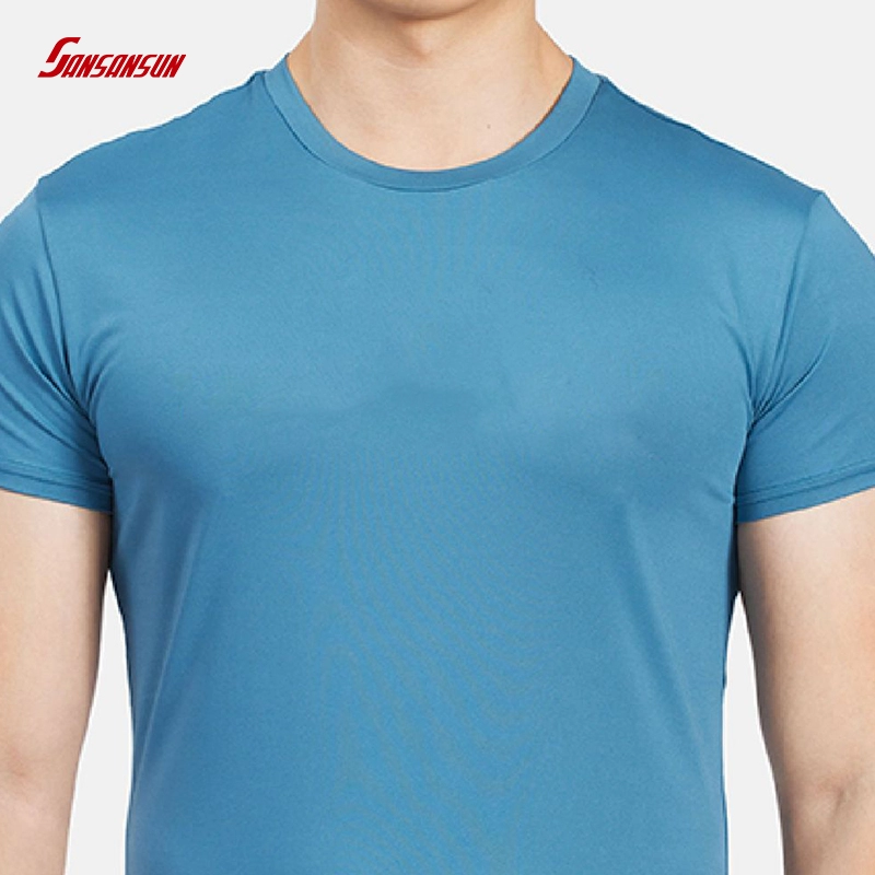 Los hombres usan camiseta de manga corta de algodón transpirable