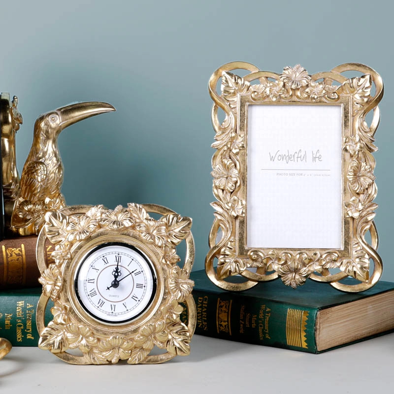 Colección de marcos de fotos de flores clásicas con bandeja y reloj