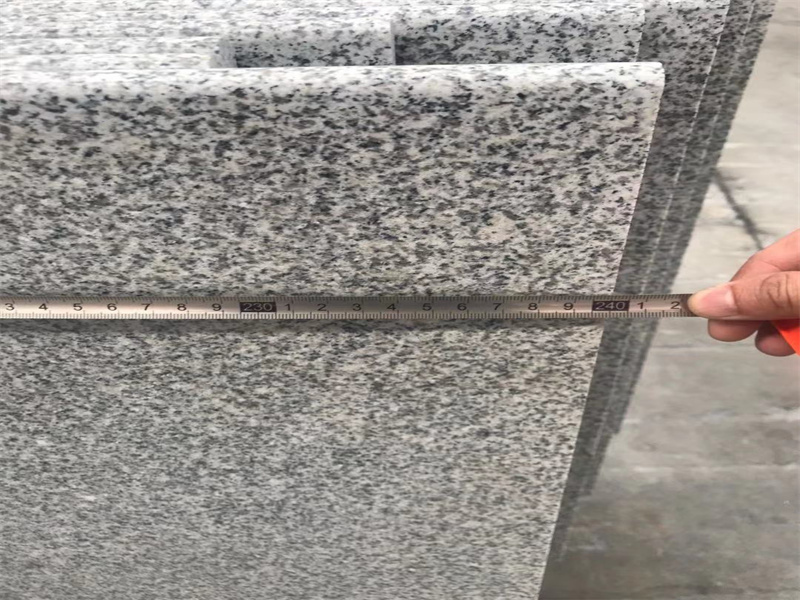 Espacios en blanco para encimera de granito gris