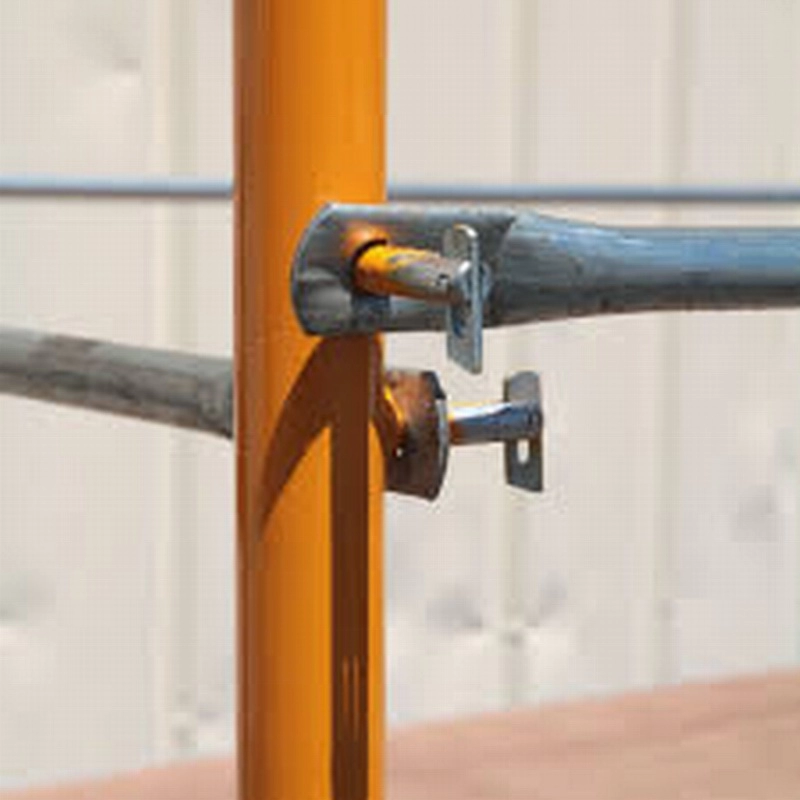 Soporte de riel de protección con orificio perforado para andamios de marco