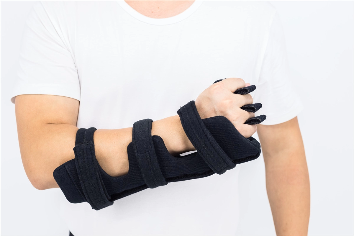 Férulas para manos y muñecas y aparatos ortopédicos para antebrazos con agarraderas y barra de metal de ángulo ajustable