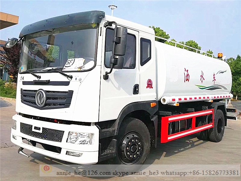 Camión rociador de agua de 4000 galones DongFeng