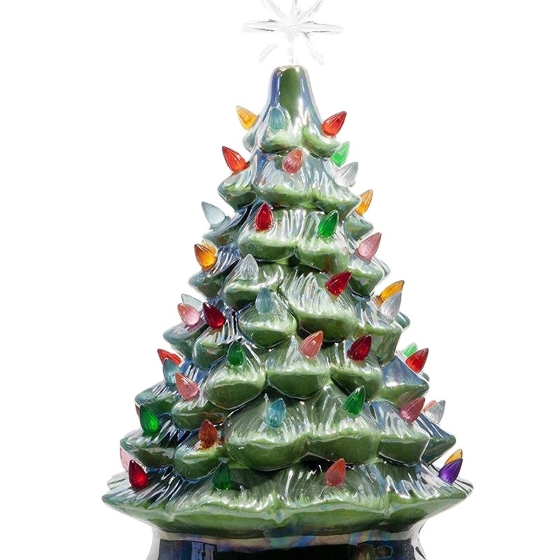 Decoración navideña con luz de árbol de Navidad de mesa de cerámica pintada a mano