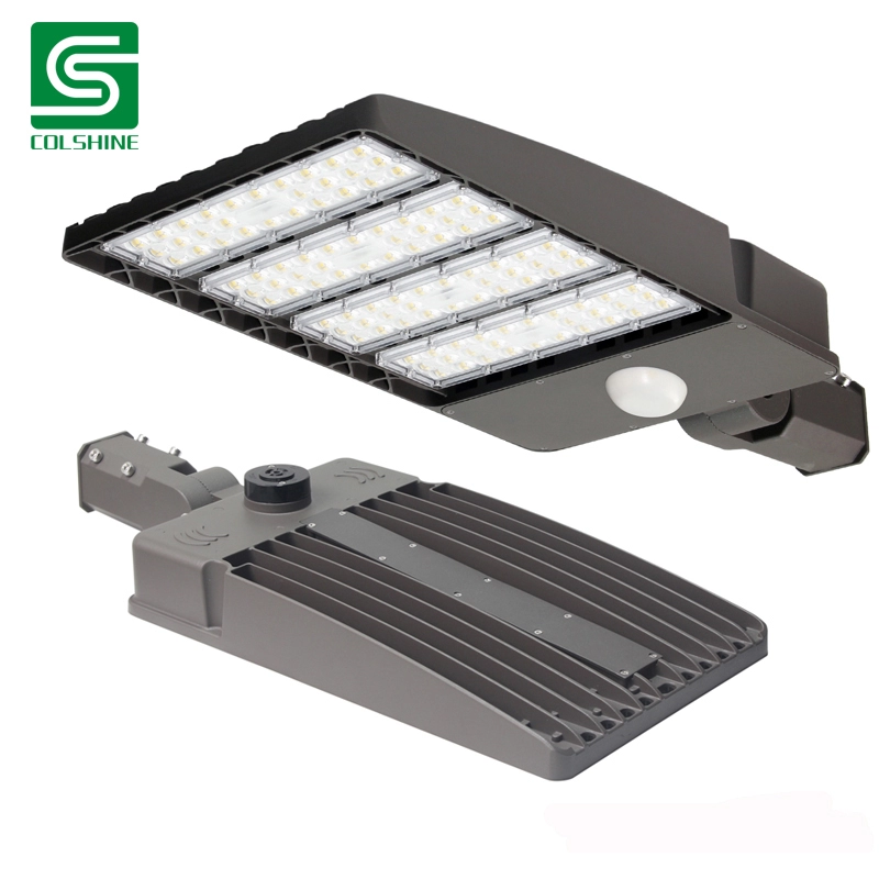 Luces LED Shoebox para exteriores de 300 vatios regulables con soporte para brazo de fotocélula