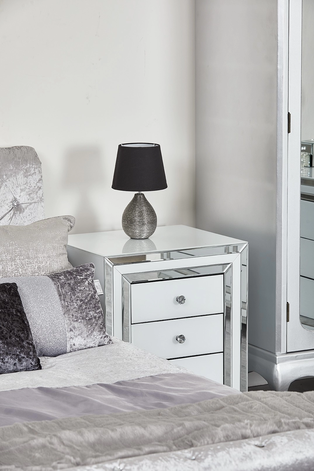 Muebles de dormitorio de cristal Mesita de noche con espejo con cajón
