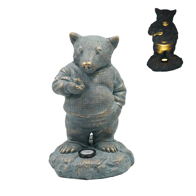 Luz solar de bronce con estatua de oso polar