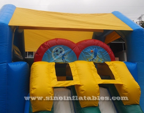 Castillo hinchable combinado deportivo para niños con tobogán certificado por EN14960 hecho de la mejor lona de pvc