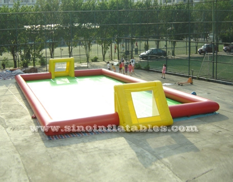 Campo de fútbol inflable gigante para adultos y niños de 20x10m para juegos de fútbol inflables al aire libre