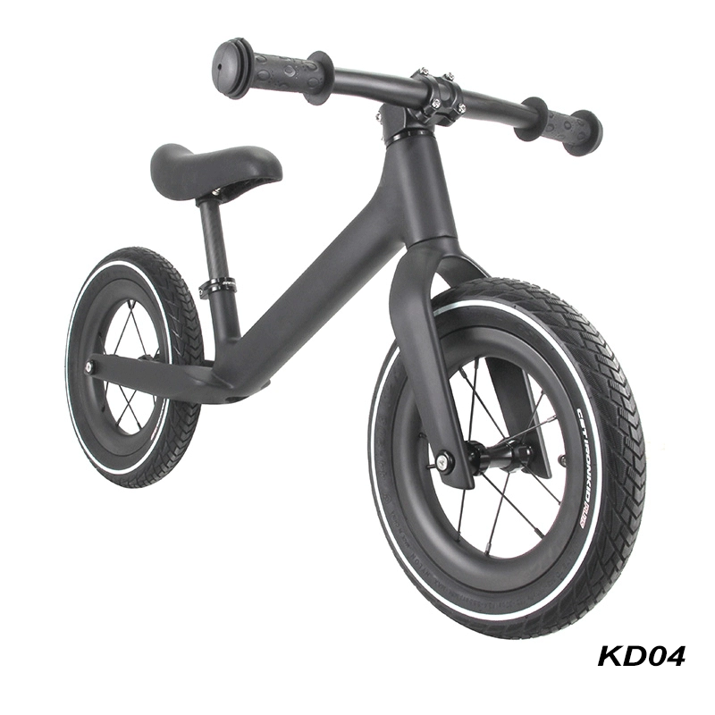 Nueva bicicleta sin pedales LightCarbon íntegramente de carbono para niños