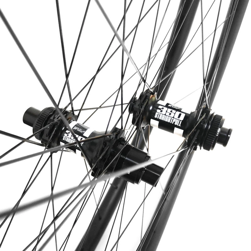 Buje DT Swiss 350 SP + ruedas de carbono para bicicleta de gravel personalizadas con radios Sapim CX-Ray