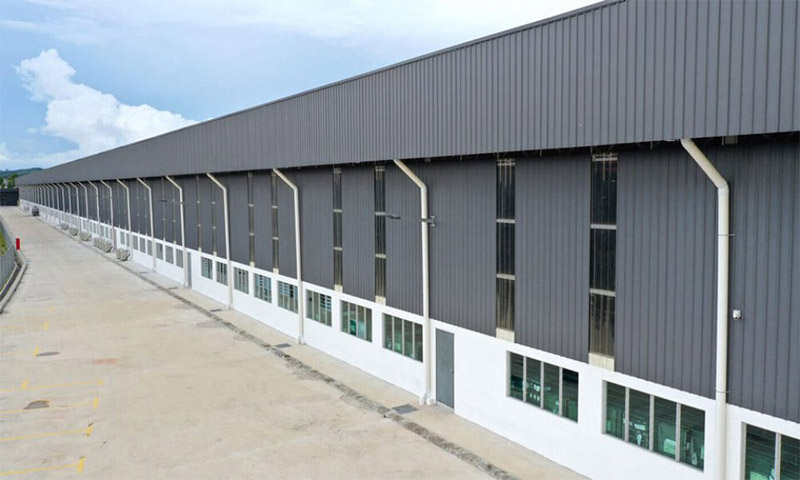 Paneles aislados de pared para construcción de fábricas.